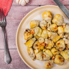 Plated canned artichoke hearts recipe with garlic, olive oil and lemon juice.