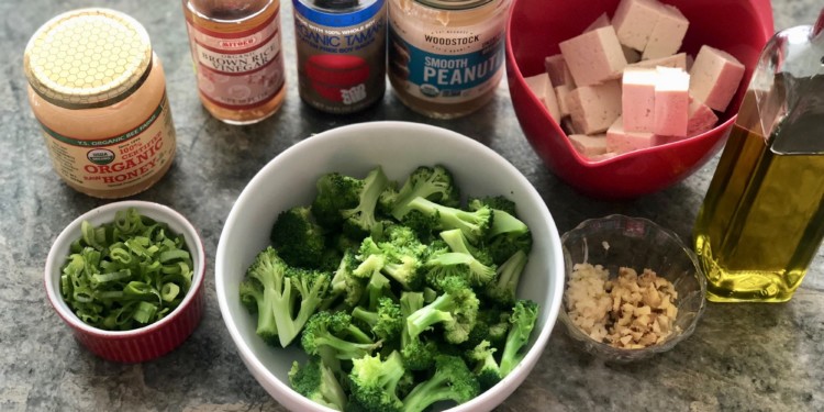 Broccoli & Tofu in Peanut Sauce - Veggiecurean