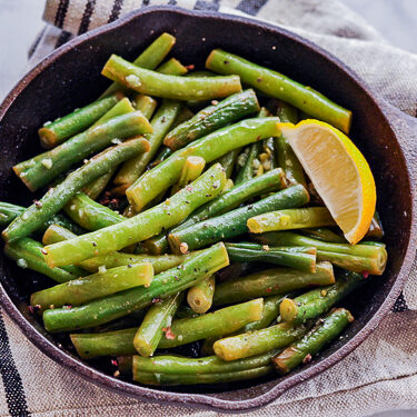 Garlic String Beans - Veggiecurean Transform String Beans Using Garlic ...