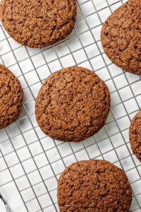 Delicious and Easy Vegan Cinnamon Oatmeal Cookies