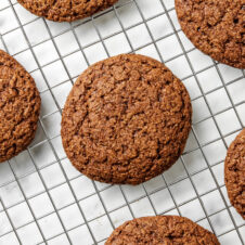 Delicious and Easy Vegan Cinnamon Oatmeal Cookies