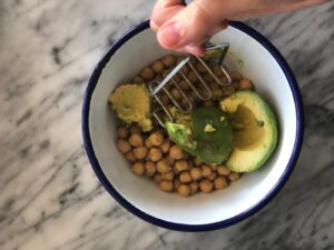 how to make avocado chickpea dip