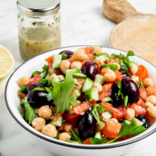 DELICIOUS & EASY GREEK CHICKPEA SALAD WITH DRESSING